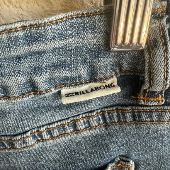 Buttoned Up Denim Shorts - Picture 5 of 8